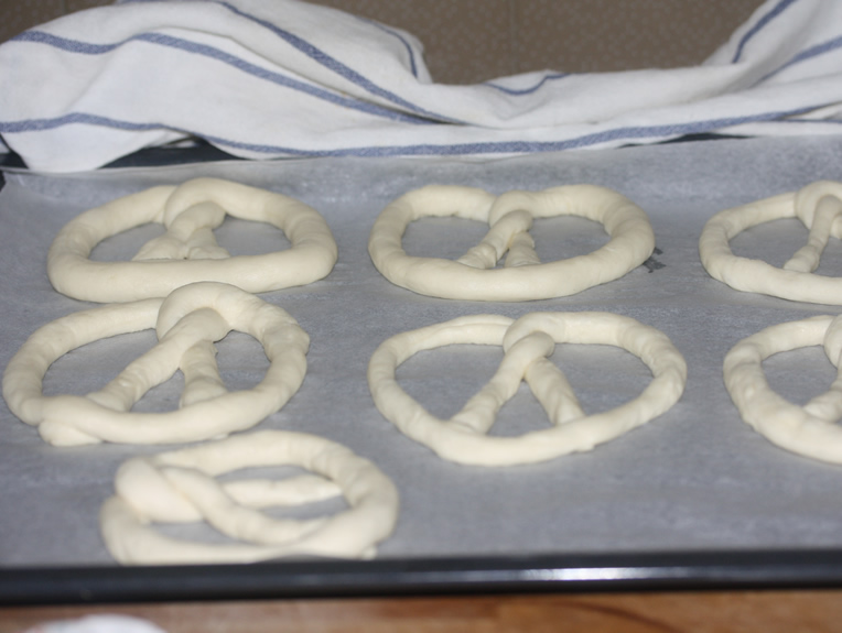 Covrigii impletiti in tava