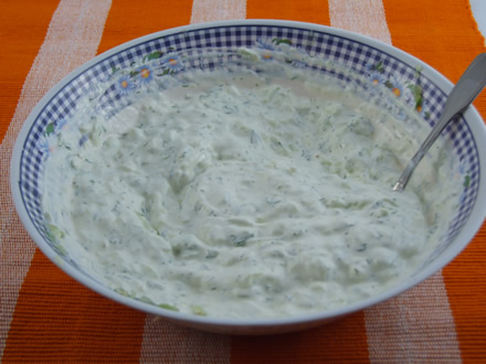 Pregatim tzatziki