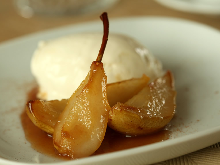Reteta Inghetata de branza de capra cu pere caramelizate